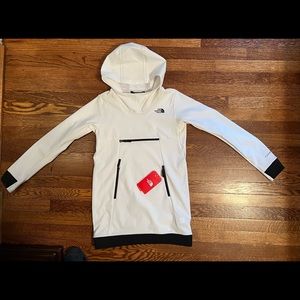 NORTH FACE KIDS PULLOVER HOODIE

pullover hoodie zip at side
Water resistant